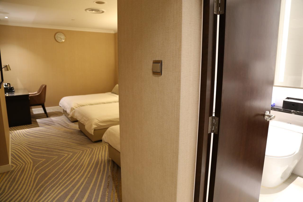 Ambassador Transit Hotel - Terminal 2 Сингапур Екстериор снимка